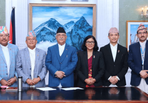 उपनिर्वाचनको तयारीबारे प्रधानमन्त्रीसँग आयोगका पदाधिकारीको छलफल