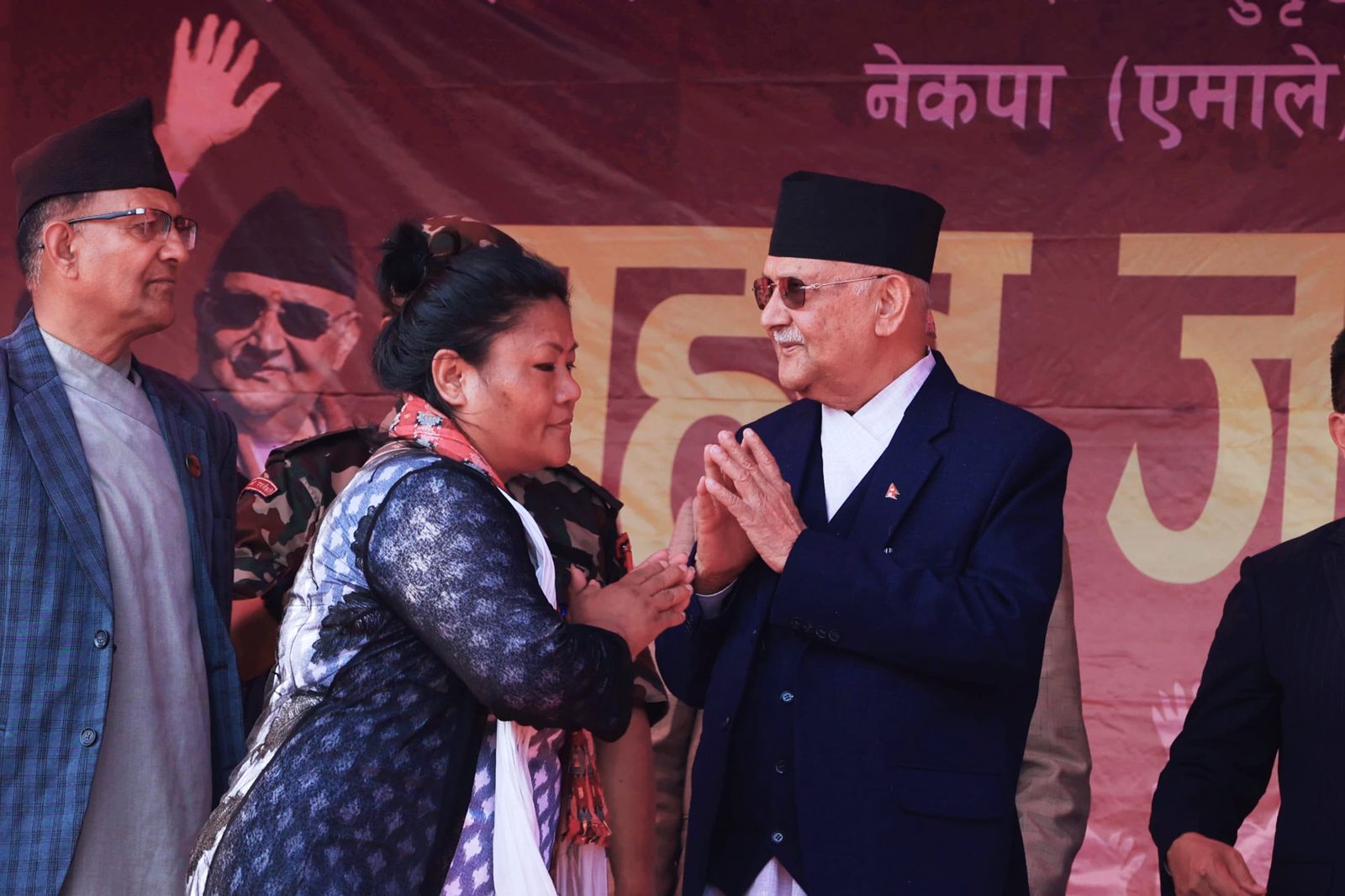 रास्वपा  नेतृ  नेकपा एमाले मा प्रवेश